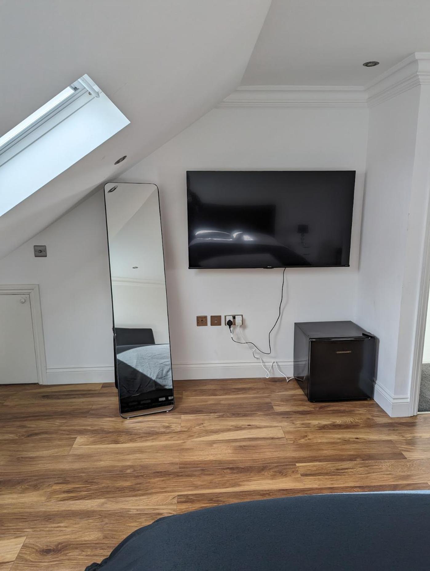 Luxury Hotel Rooms Palmers Green Exterior photo